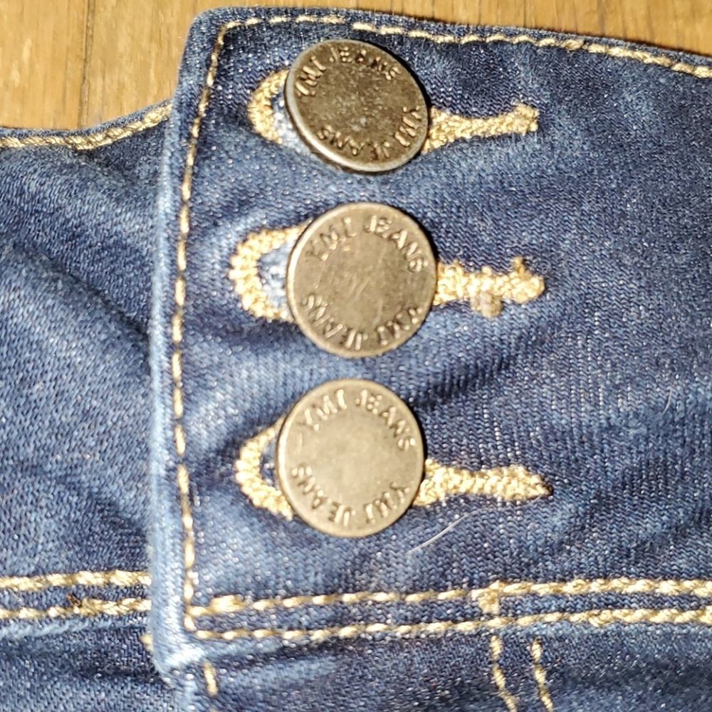 Ymi destroyed jean shorts size 3 - Picture 2 of 4